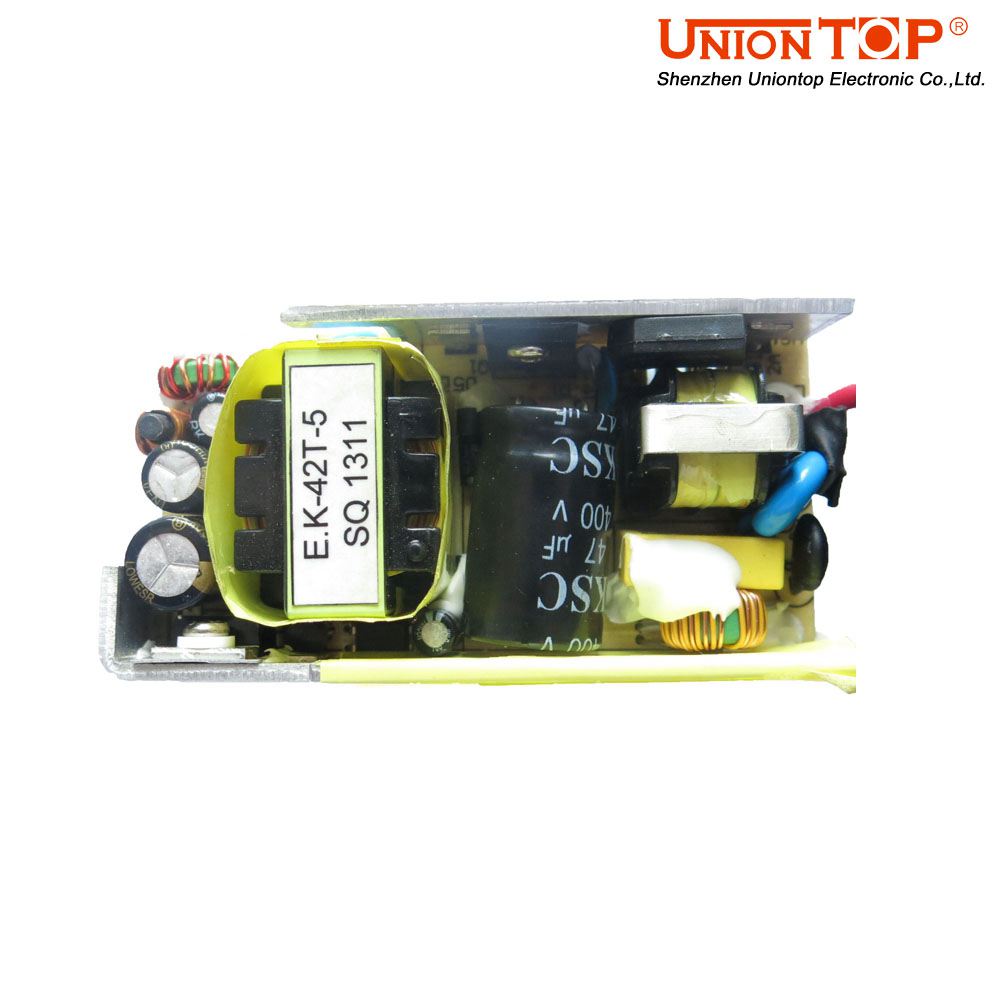 UT42C-英规12V3A插墙式电源适配器